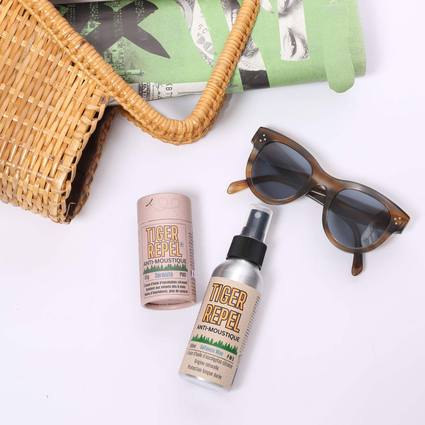Tiger Repel Sérénité stick et Défense Max spray anti-moustique naturel — essentiels de l'été avec lunettes de soleil et sac de plage